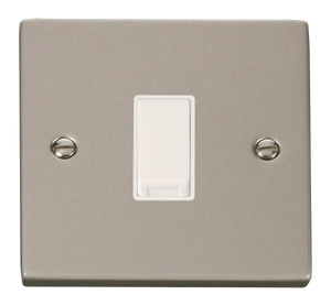Click® Scolmore Deco® VPPN025WH 10AX 1 Gang Intermediate Plate Switch Pearl Nickel White Insert