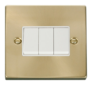 Click® Scolmore Deco® VPSB013WH 10AX 3 Gang 2 Way Plate Switch Satin Brass White Insert